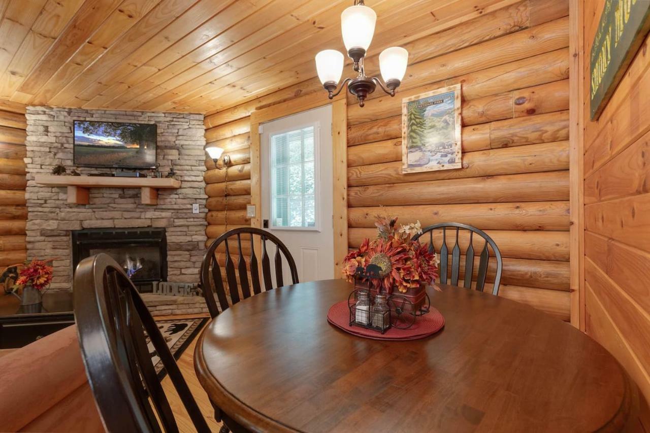 Vila Log Cabin! 1Mile From The Action! Private Lane! Hot Tub! Pool Table! Pigeon Forge Exteriér fotografie